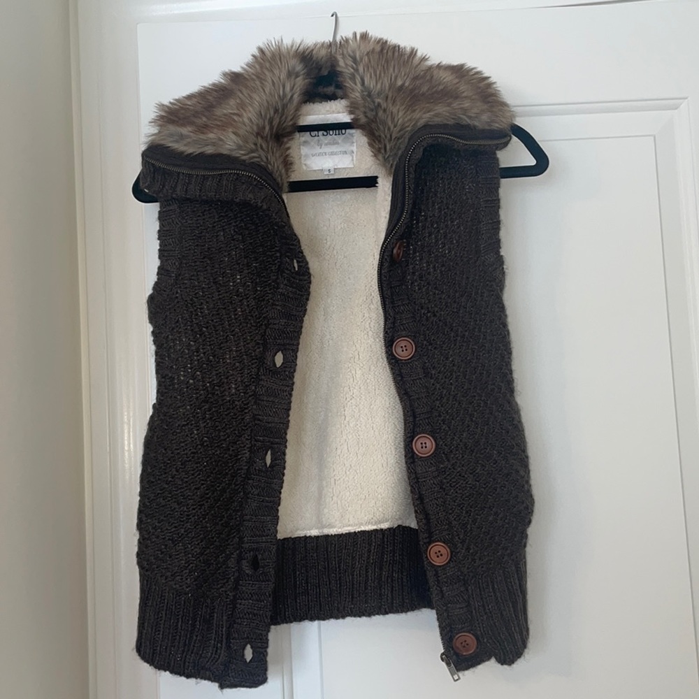 Only worn once brown fur vest! - size small